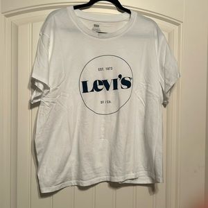 2x Levi’s tee
